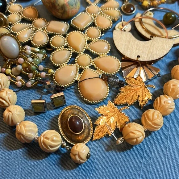 Neutral tone craft and repurpose lot - Picture 8 of 13